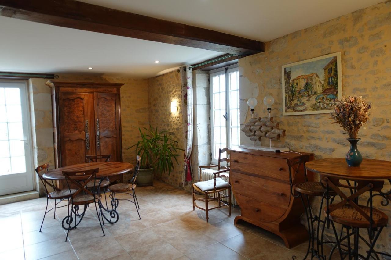Gîte 4 étoiles avec hébergement insolite - 10 personnes Foussais Exterior foto