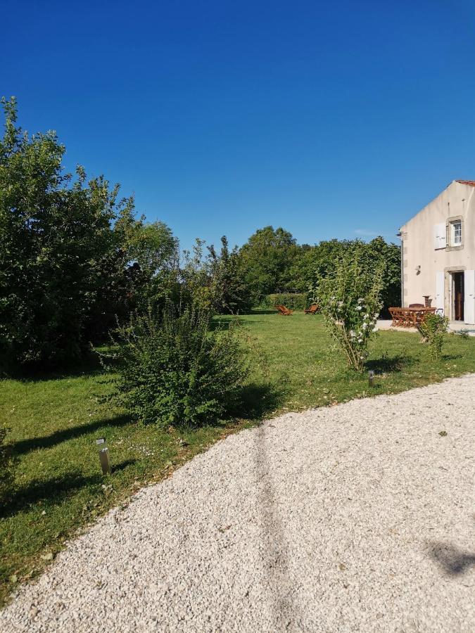 Gîte 4 étoiles avec hébergement insolite - 10 personnes Foussais Exterior foto