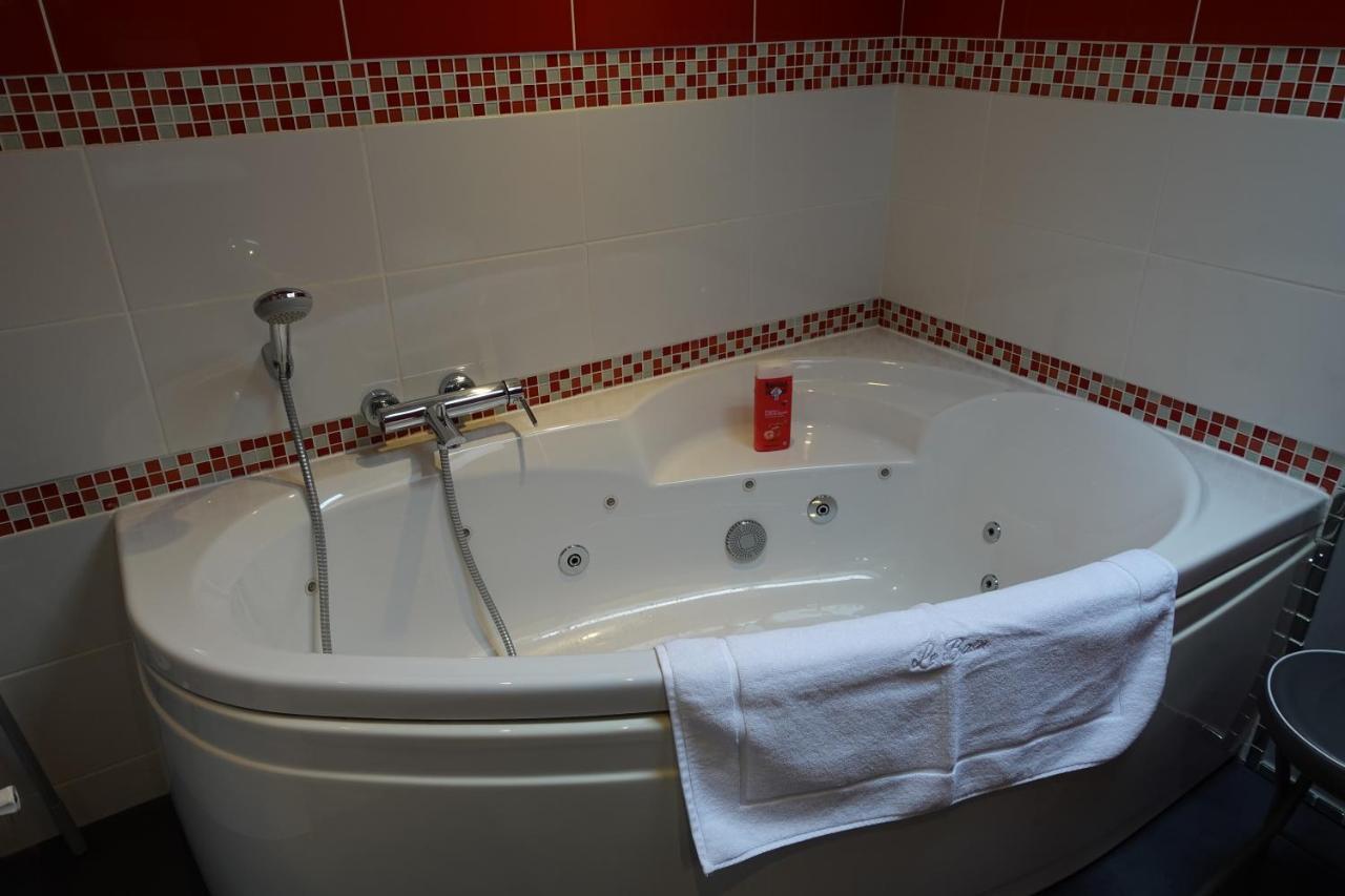 Gîte 4 étoiles avec hébergement insolite - 10 personnes Foussais Exterior foto