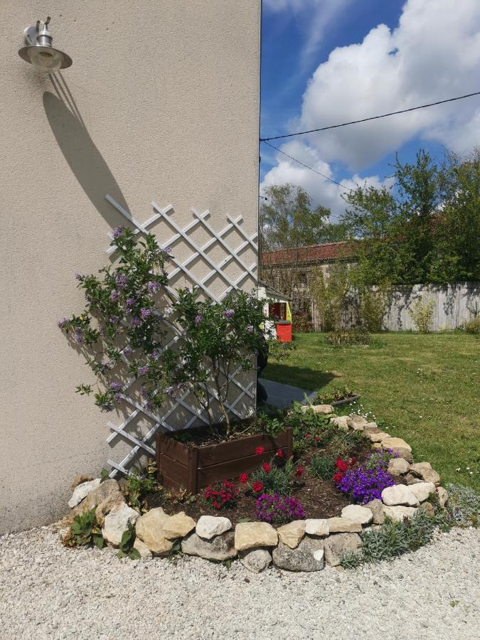 Gîte 4 étoiles avec hébergement insolite - 10 personnes Foussais Exterior foto