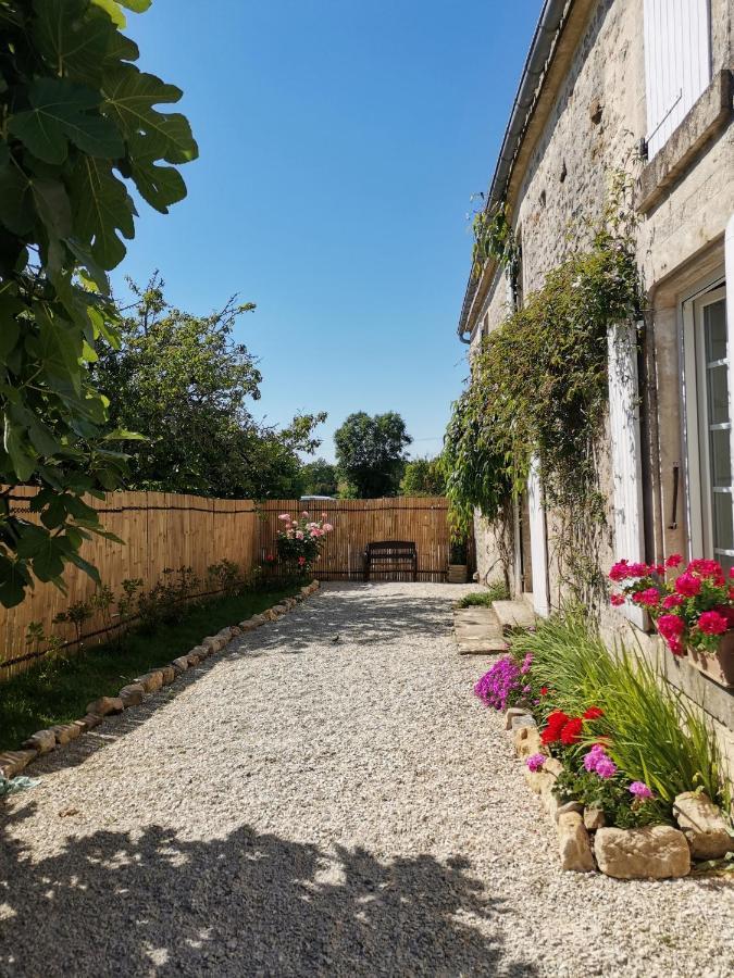 Gîte 4 étoiles avec hébergement insolite - 10 personnes Foussais Exterior foto